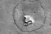 影/火星地表驚現可愛熊臉　眼睛鼻子頭部清晰可見