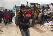 土敘百年強震釀2.3萬死　估敘利亞530萬人無家可歸