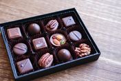 情人節送巧克力該怎麼挑？營養師曝「這種巧克力」有5好處　能越吃越年輕！