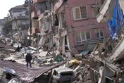 婦苦撐205小時脫困！土敘強震逾4.1萬死　土耳其瓦礫堆9人獲救