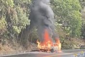 快訊/台18線阿里山公路火燒車　轎車陷火海燒到剩骨架駕駛自行逃出