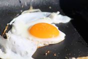 愛吃雞蛋膽固醇會飆高？ 研究打臉：每天食用心臟病風險反而下降