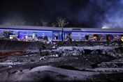 影/希臘火車對撞增至36死　乘客：火花四竄翻身就被燒
