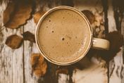 研究：黑咖啡加牛奶抗發炎能力倍增！ 「這些食物結合」對健康大有好處