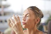 美國女20分鐘喝近2000C.C的水！送醫宣告水中毒死亡