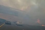 「遊地獄」恐怖視角曝光！台中公墓大火濃煙瀰漫高速公路　車輛被逼入「搖滾區」