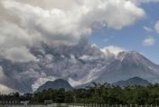 印尼梅拉比火山噴發　火山雲高達7公里幸無災情傳出