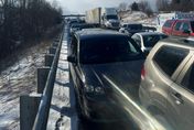 百輛車連環撞！暴風雪致能見度降低　美密西根州際公路發生大規模追撞事故