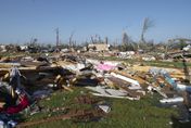 龍捲風襲密西西比州釀26死　居民驚恐回憶：8人躲冷藏庫逃死劫