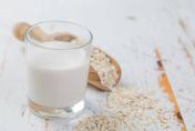 網瘋4種奶「最佳飲用時間」！醫直言：燕麥奶是澱粉　喝對還能增肌