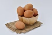 「進口雞蛋」今上架！4月1日起全台陸續開賣　農委會：每月「進口3千萬顆蛋」