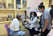 台民超有愛！捐贈「上萬副舊眼鏡」　中山附醫赴吐瓦魯執行醫療計畫