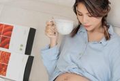 蕾菈懷孕6個月　爆「膀胱被狂踹」睡不了：無法想像以後生活