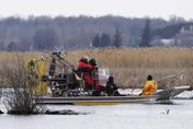 加拿大邊境也現浮屍！疑非法入境美國小船翻覆　警方尋獲8具遺屍包含2幼童