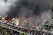 影/孟加拉市場驚傳大火！當局動員47個消防部門合力灌救　火勢仍在延燒中