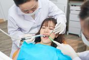 「洗牙後牙縫變大　牙齦流血別輕忽」刷牙1動作減少牙結石產生