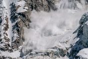 影/4死2失蹤！法國白朗峰發生雪崩　死者中含兩名登山嚮導