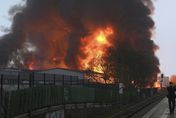 影/德國漢堡倉庫大火冒出大量含化學物質濃煙　當局緊急疏散140人