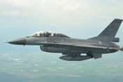 快訊/嘉義基地 F-16戰機例行訓練「油量指示異常」！緊急轉降澎湖
