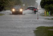 影/市區一片汪洋！南佛羅里達暴雨成災　美氣象局發佈最高等級洪水警報