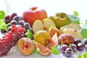 水果籽吃下肚恐食物中毒！醫籲「這些水果」含有氰苷　吃多嚴重會死亡