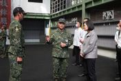 視導陸軍特戰訓練中心 蔡英文：堅定捍衛主權國家安全 堅守民主自由防線