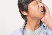 6旬翁全口牙齦腫脹疑腫瘤　竟是「牙周病」惹禍