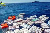影/不明包裹海上漂...撈起一看「全是古柯鹼」　市值133億元！義大利史上最大毒品走私案