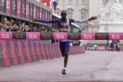影/簽約代言僅48天！倫敦馬拉松冠軍爆出違約爭議　惹火大陸「喬丹牌」