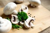 食藥署今公布「重金屬殘留」4件違規！巴西蘑菇、澎湖海膽、旗魚排都上榜
