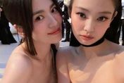 南韓2女神貼臉自拍！宋慧喬同框Jennie「看不出差15歲」…粉絲敲碗合作