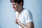 一活動就喘可能是「心絞痛」作祟！　秋冬易好發應注意非典型症狀
