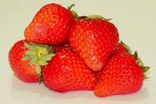 超商霜淇淋甜甜草莓、香麻花椒「紅綠PK戰」　經典「紅魔鬼」限量回歸