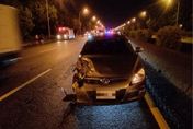 影/國1台南路段「3車追撞」！8人受傷拒送醫　車頭撞爛慘況曝光
