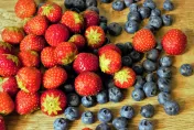 多吃「莓果類」可降低66%食道癌風險！醫警「喉嚨卡卡」恐已末期