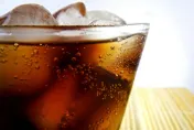 可樂加熱有緩解感冒用途？專家：還不如黑糖水加老薑