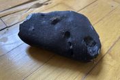 美紐澤西州民宅遭不明金屬物擊中　疑為水瓶座流星雨隕石