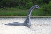 影/尼斯湖水怪「存在證據」找到！水怪獵人曬片驚曝「將近8公尺長」