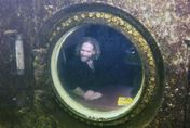 影/美國教授「無減壓水下旅館」待74天破世界紀錄　線上開課分享水中生活
