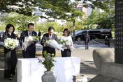 影/廣島G7峰會最後一日　岸田文雄、尹錫悅聯袂至韓國原爆紀念碑獻花致意