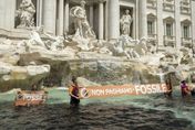 羅馬許願池遭染黑　反氣候變化示威者抗議補貼化石燃料