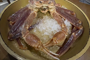 台中海產店「活蟹價賣死螃蟹」！爆料女客反遭店家公審：吃很開心不是？