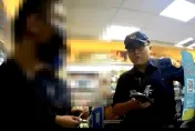 影/傻眼片！23歲軟爛男搶超商叫店員報案　見警束手就逮喊「想吃免錢飯」