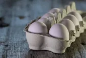 台中量販店驚見「發霉蛋」！白綠斑點爬滿蛋殼　食安處：最高罰300萬