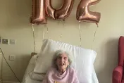 英國人瑞奶奶歡慶102歲生日　幽默透露長壽秘訣竟是「性愛與好酒」