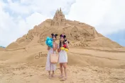福隆國際沙雕藝術季今登場！8米高「白雪公主」帶領百名迪士尼角色迎接遊客