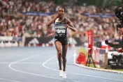 影/8天內打破2世界紀錄！肯亞中長跑女將「腿軟摀臉」驚呆：從未想過