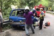 影/阿里山達邦公路貨車對撞！　男駕駛受困骨折送醫