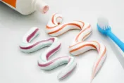 天天刷的牙膏恐藏「致癌風險」！醫曝「3成分」應避免選購
