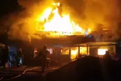 嘉義蘭潭水庫旁　木造三合院深夜大火吞噬、2人緊急逃出